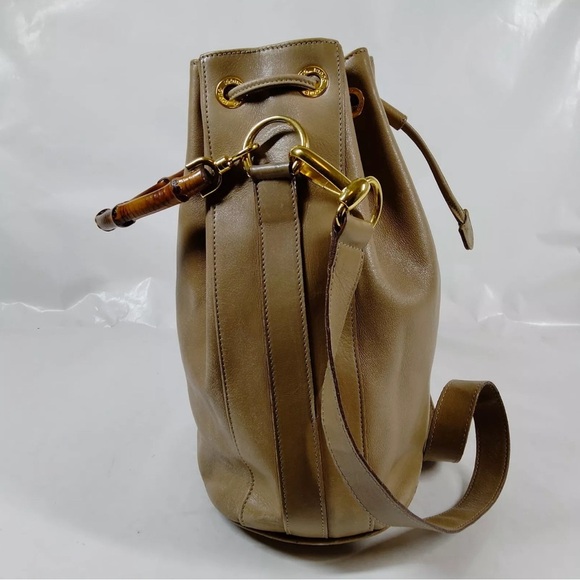 Gucci bamboo handle bucket bag. Authentic. Beautiful. Soft - Picture 3 of 8
